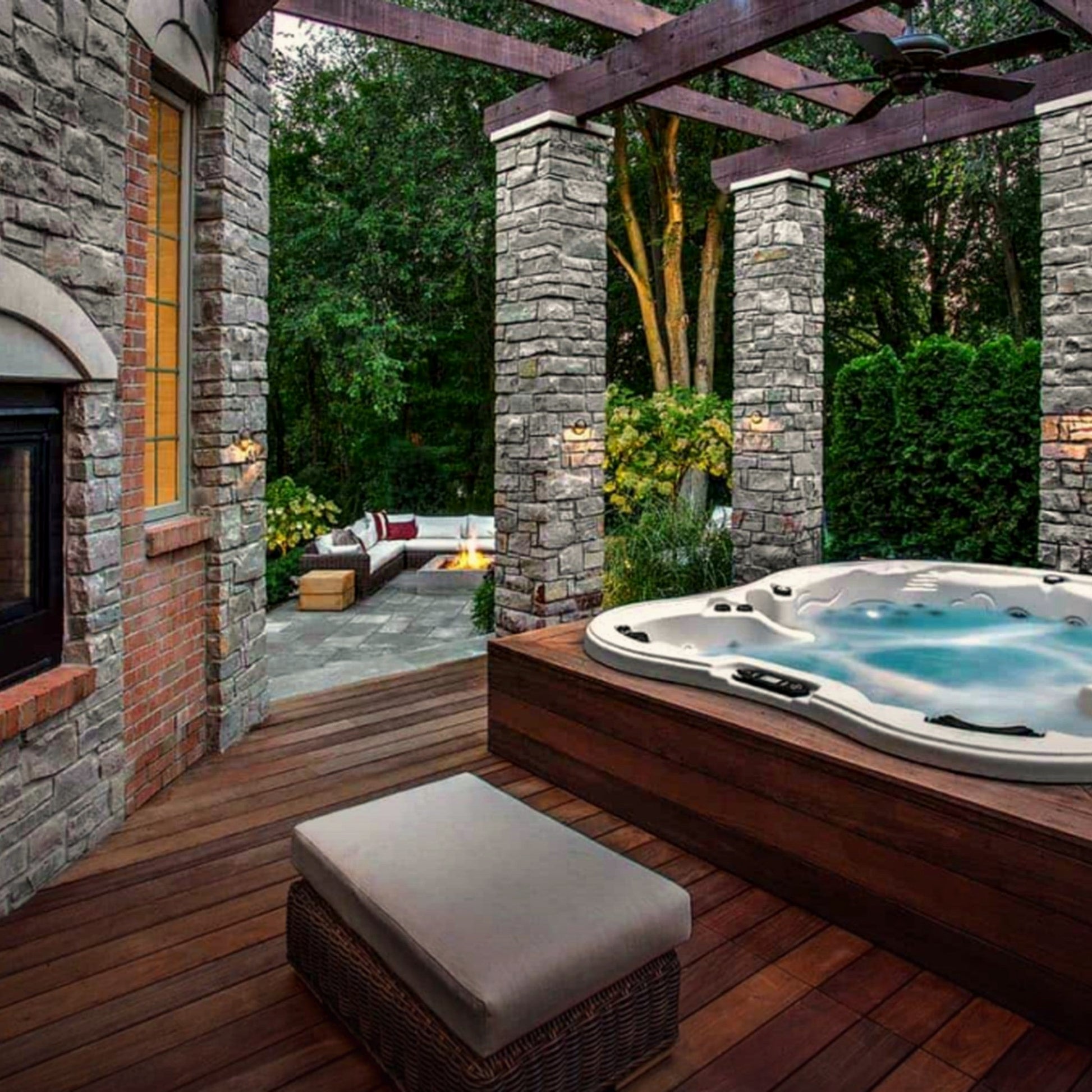 __tsh_featured__ Monarch Hot Tub — 5-Person Outdoor Spa